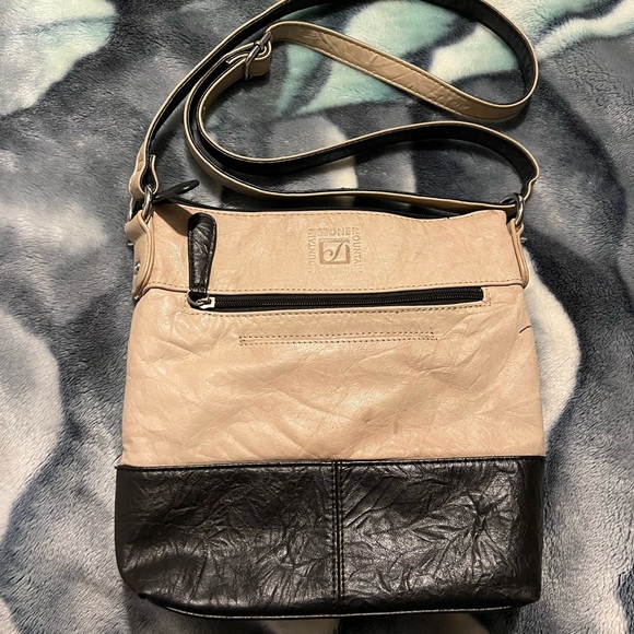 Purses - Picture 2 of 8